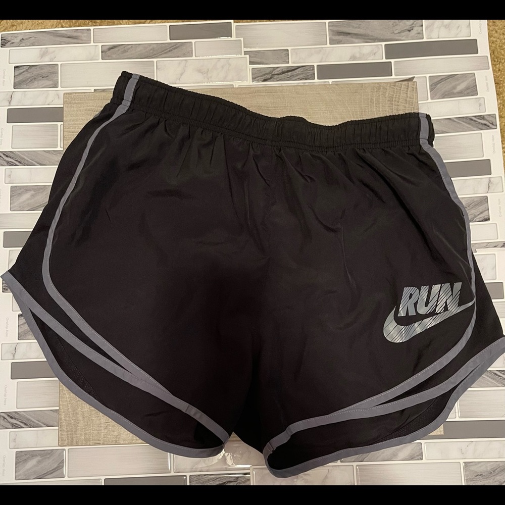 Nike Women's Dry Graphic Tempo Running Shorts
